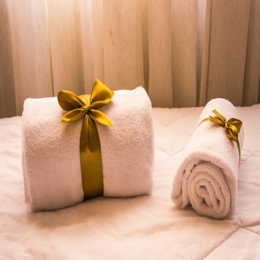 Towels and bathrobes.(فوط وبشاكير)
